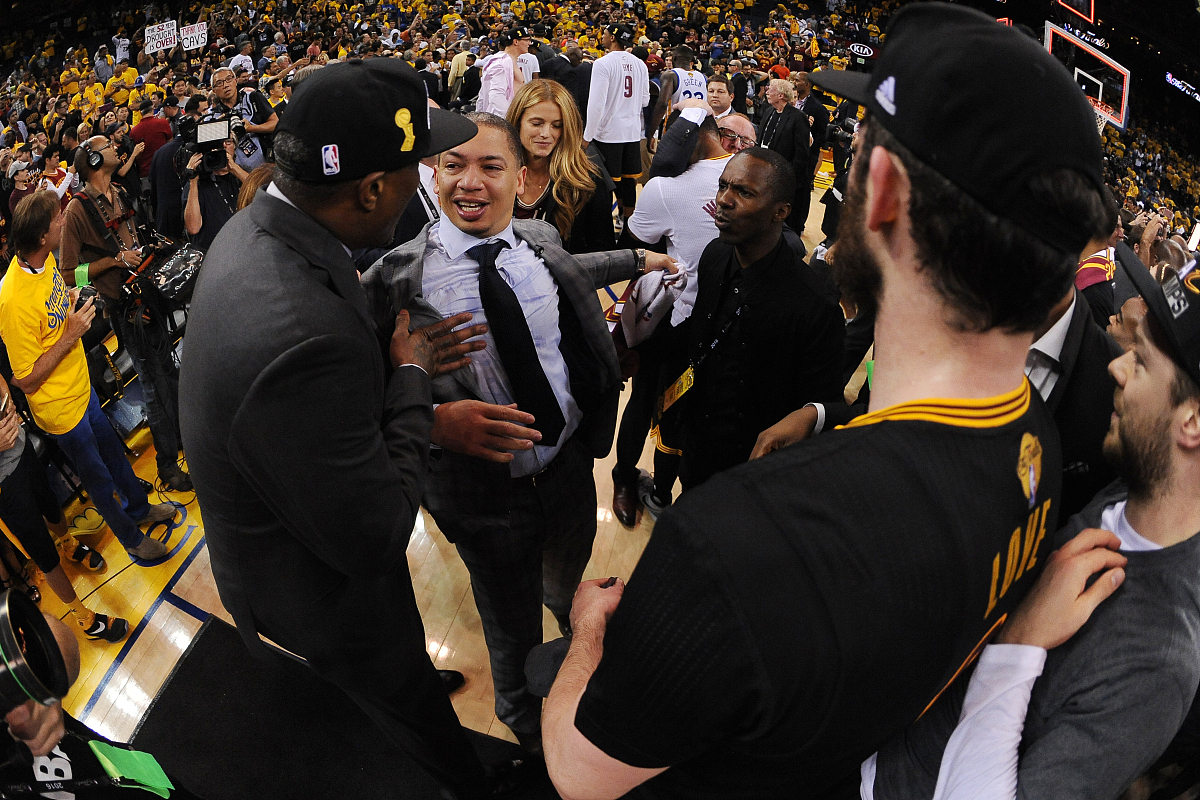 蒂姆重要时刻大比分获胜,塞尔维亚队带队取胜!引发球迷热议(塞尔维亚队足球) 蒂姆重要时刻大比分获胜,塞尔维亚队带队取胜!引发球迷热议(塞尔维亚队足球)