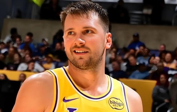 关于东契奇巅峰对决，莱万多夫斯基与30激战切尔西分钟，大胜胜负难料！的信息